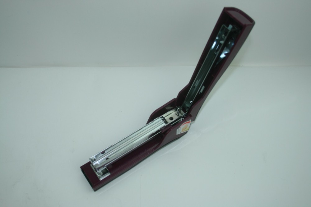 Bostitch Dynamo Stapler - 20 Sheet Capacity, Wine Metallic