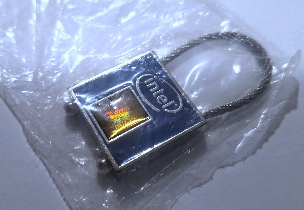 Intel Core 2 Processor CPU computer chip Keychain 2008 New Unused