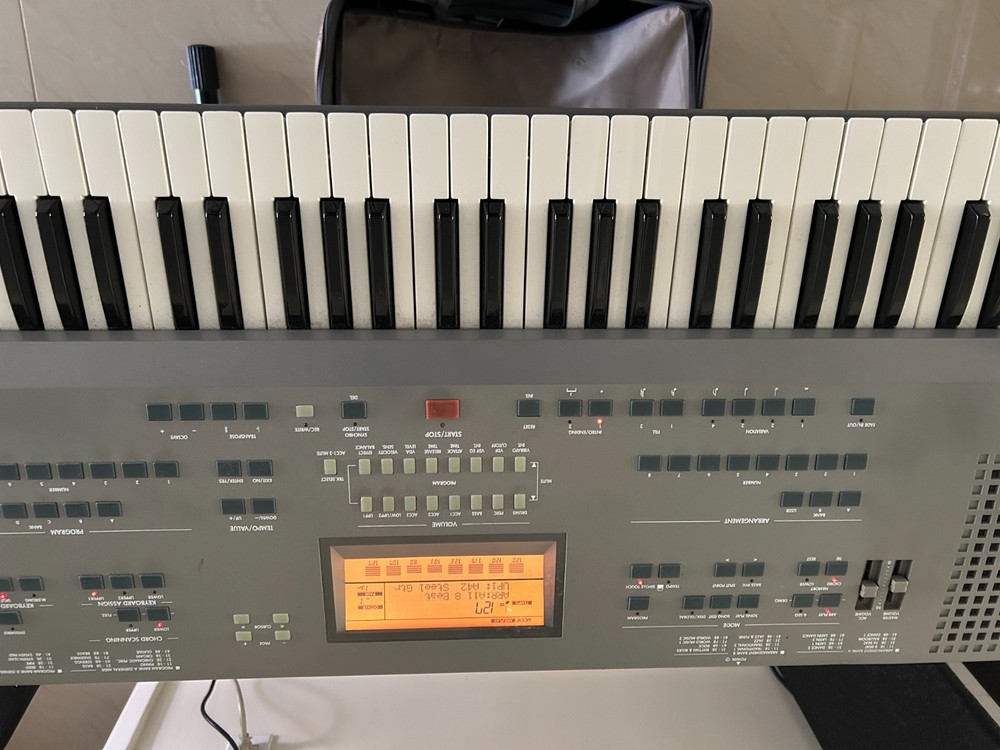 Keyboard Korg is50 workstation 61 Keyes silver