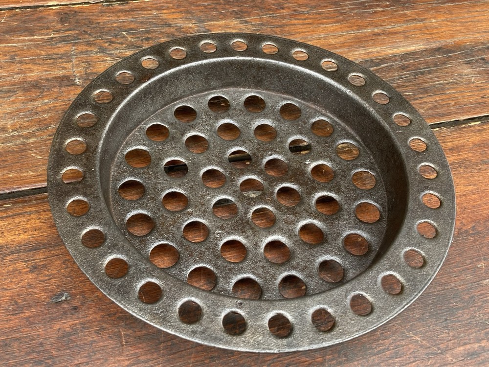 Gate Marked Eccentric Pot/Kettle Trivet
