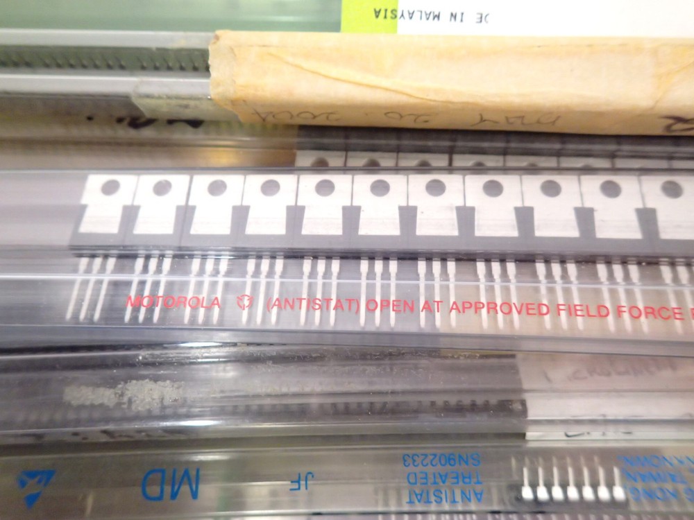 4 LBS ASSORTED INTEGRATED CIRCUITS / IC'S VARIOUS MANUFACTURERS