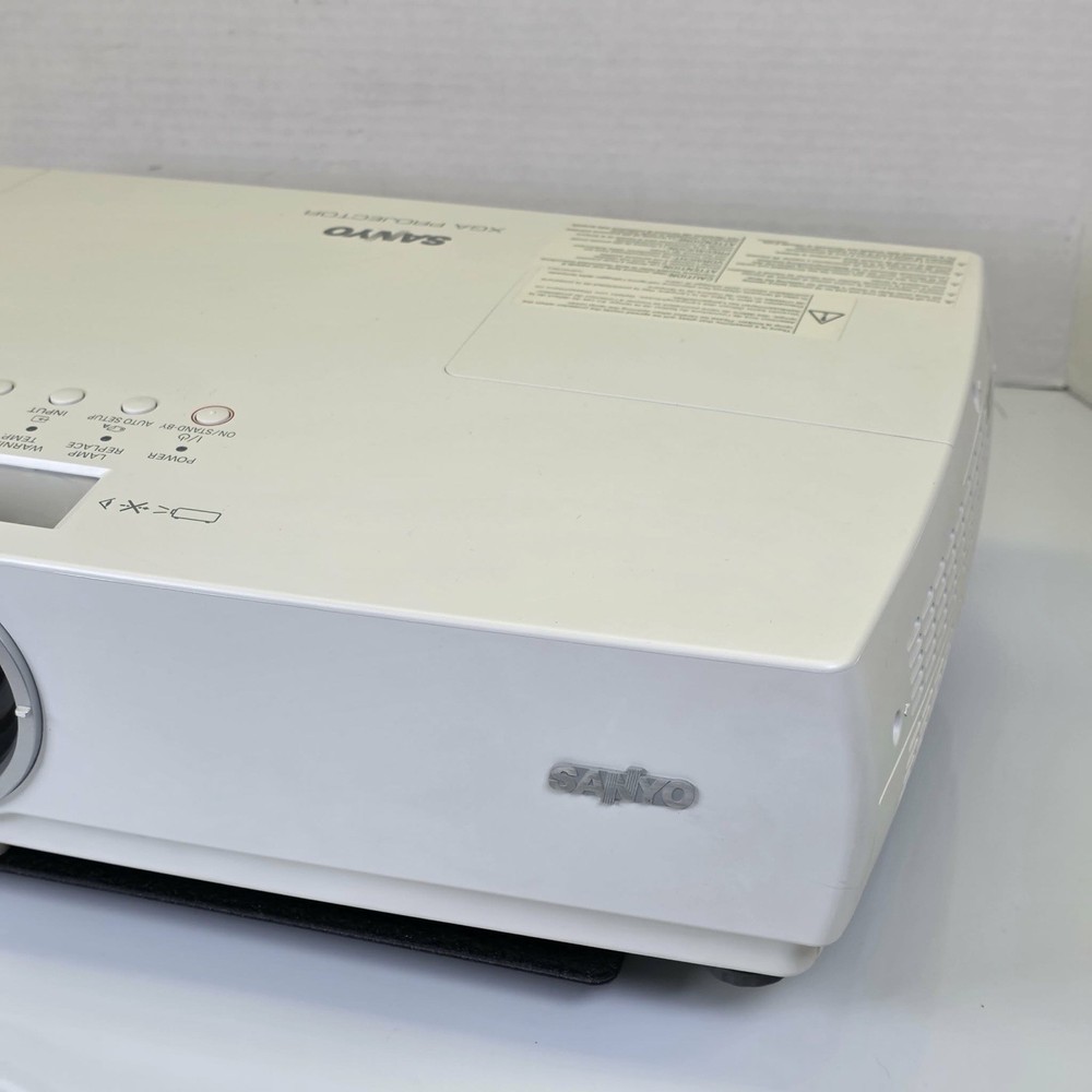 Untested Sanyo PLC-XC56 XGA projector
