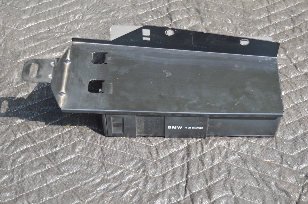 BMW E36 6CD CHANGER 82111468014 MODEL NO. TR1003 WITH BRACKET