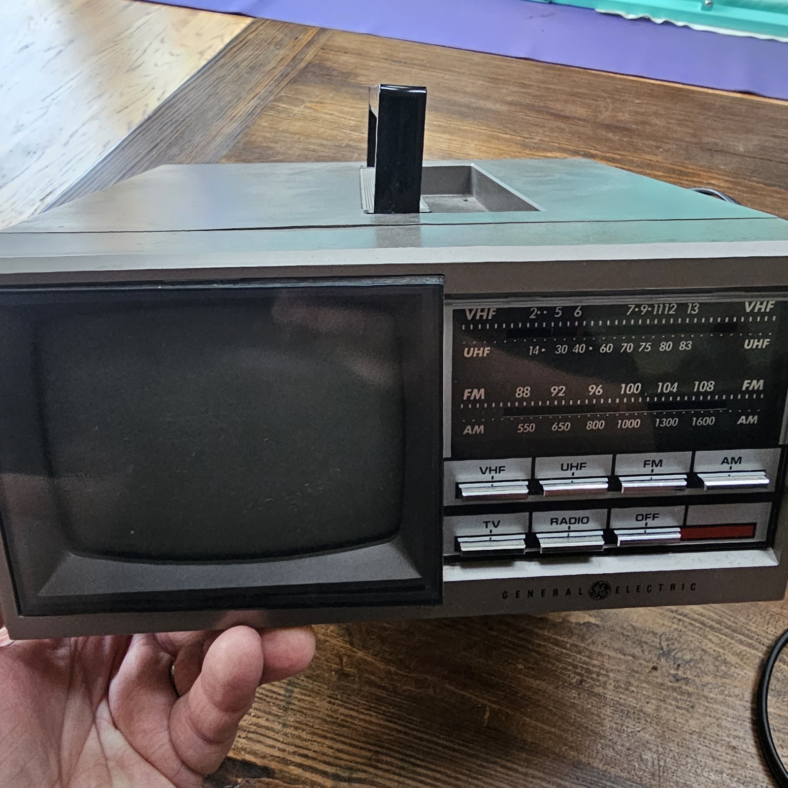 Spacemaker Kitchen Companion GE TV/Radio 5” B&W FM/AM 7-7150 Original Box Clean