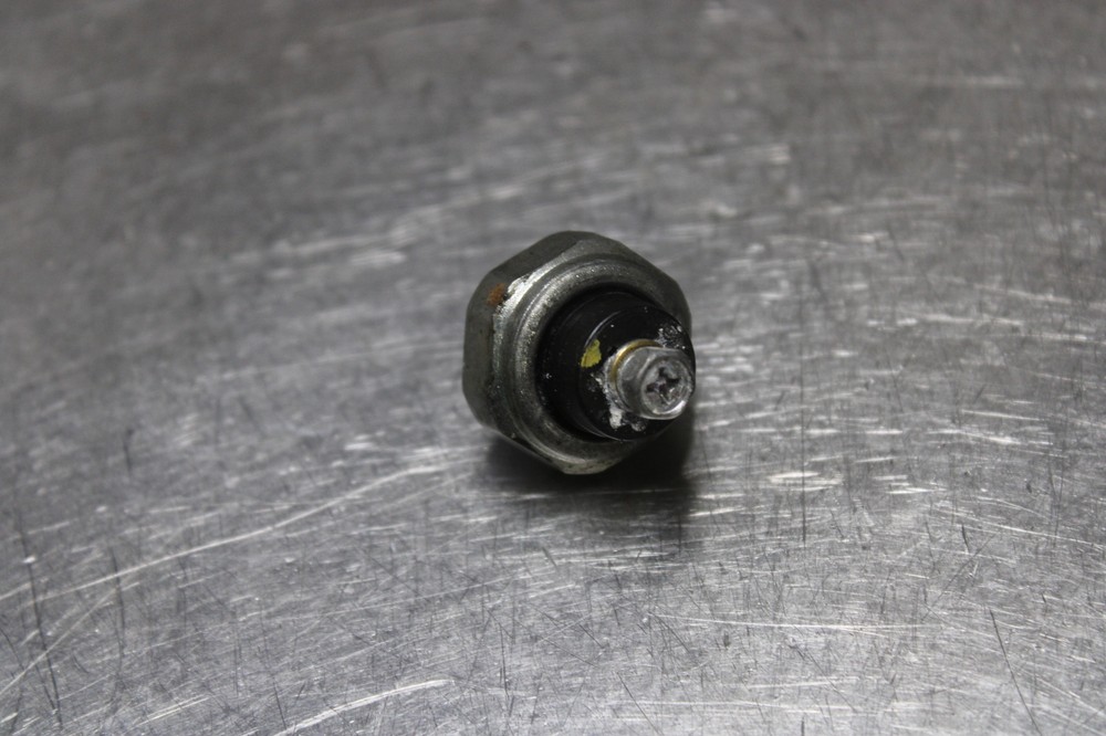 02-13 Interceptor VFR800 Oil Pressure Sensor