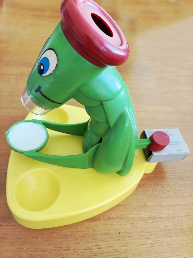 Vintage Creative Playthings - Close-up Cricket - self-focusing microscope