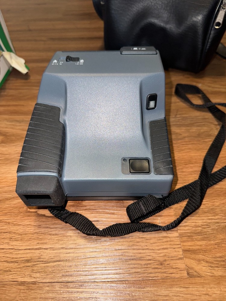 Polaroid Impulse 600 Vintage Camera Gray with Carrying Case