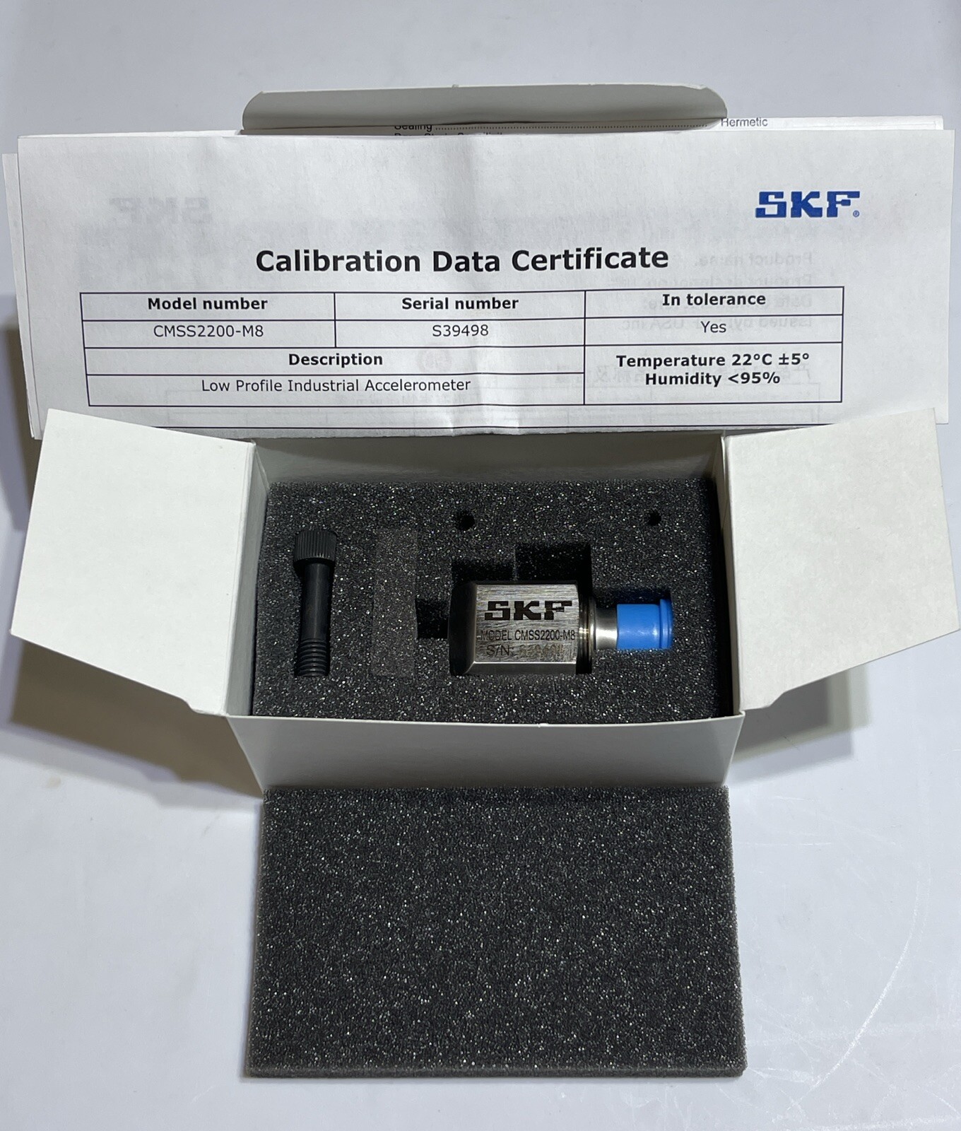 SKF CMSS 2200-M8 Industrial Accelerometer with Side Exit Calibration Certificate