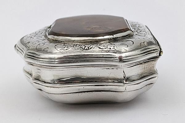 GEORGIAN SOLID SILVER & AGATE SNUFF BOX 18TH CENTURY