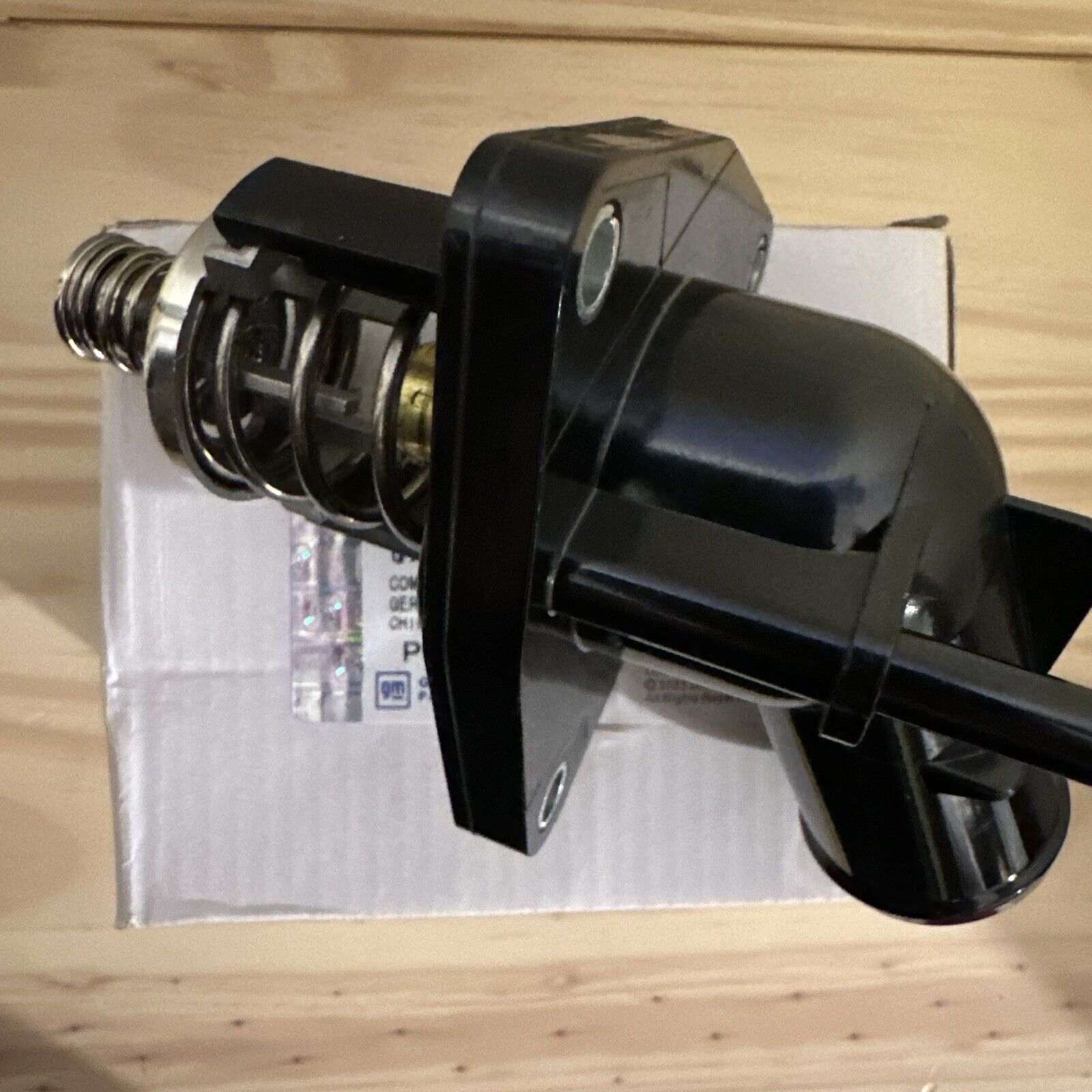 NEW OEM Genuine GM Engine Coolant Thermostat Kit 12674639