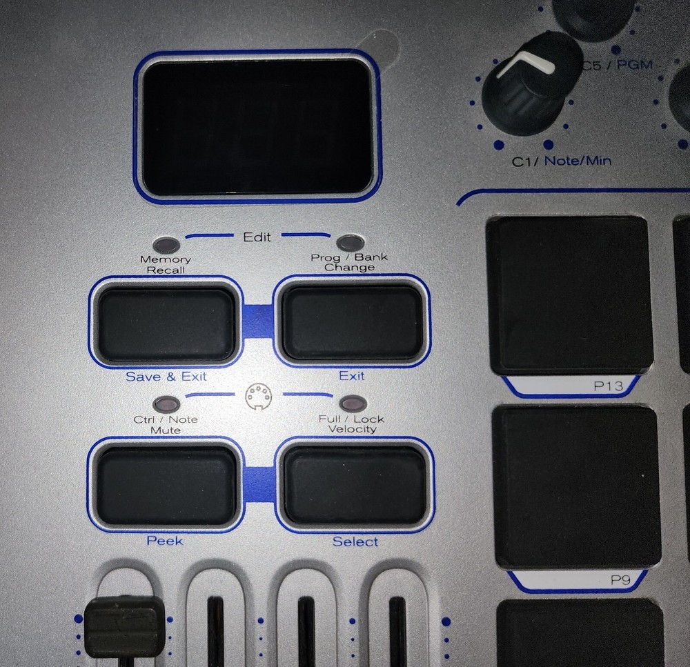 M-Audio Trigger Finger USB Midi Controller Surface Drum Pad with USB Cable