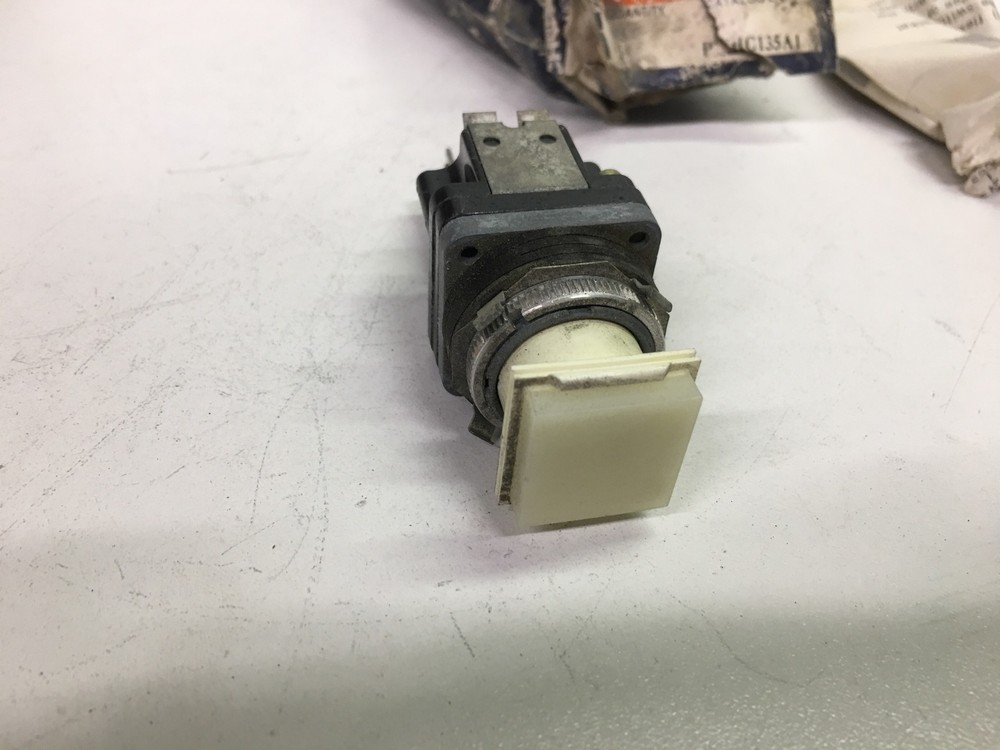 HoneyWell Push-Button Micro Switch PMHC135A1 8118 14V
