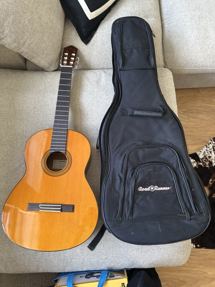 Yamaha classical guitar (no strings, issue with tuning pegs) + roadrunner case