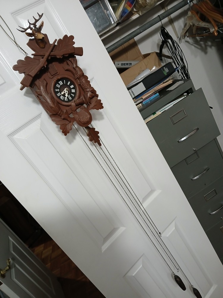 HUNTERS STYLE BLACK FOREST CUCKOO CLOCK WORKING