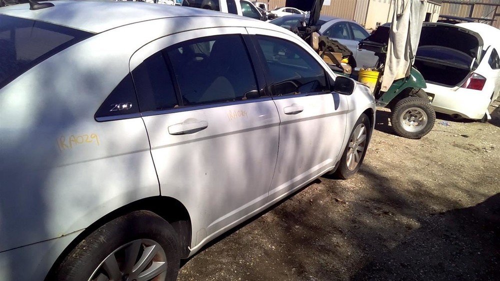 200 2014 High Mounted Stop Light 104799431