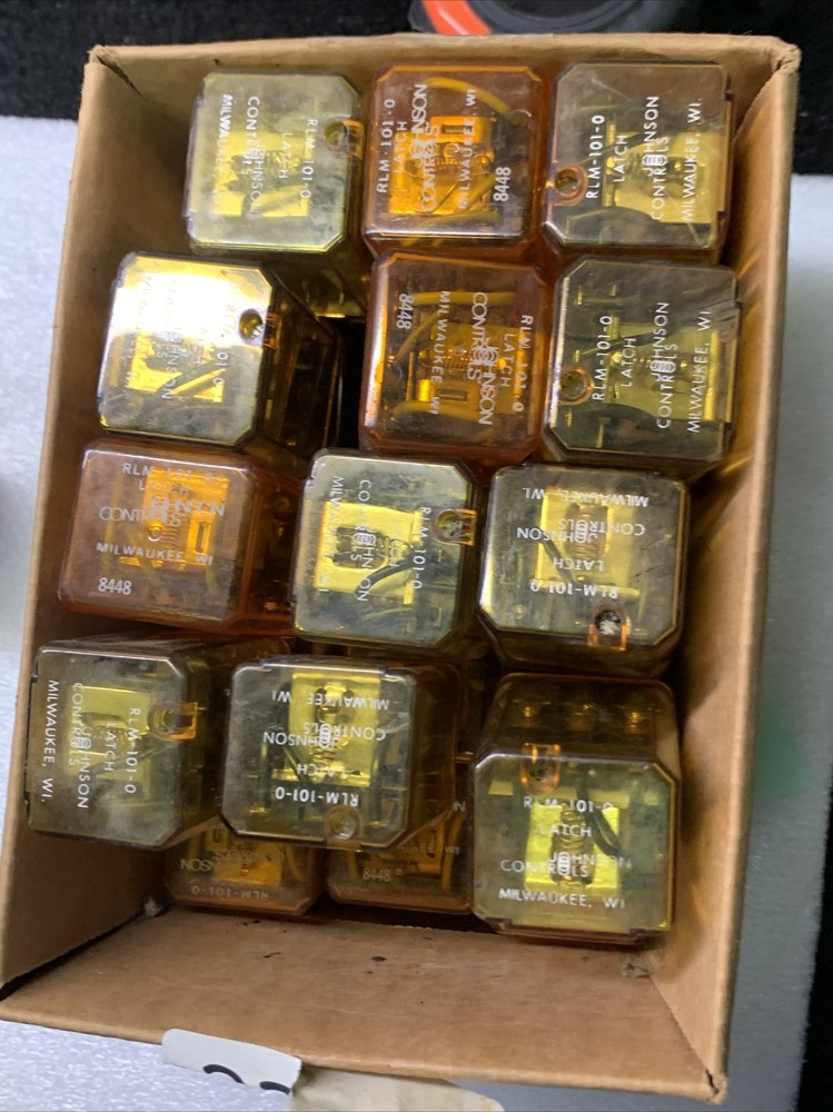 Up to 27 Johnson Controls RLM-101-0 Latch Relay