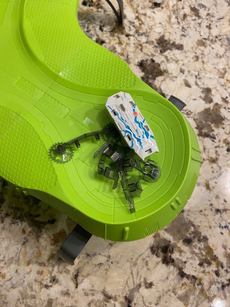 HEXBUG Gladiators Battling Robots Stadium W/ 3 Robots Armor Complete & Works