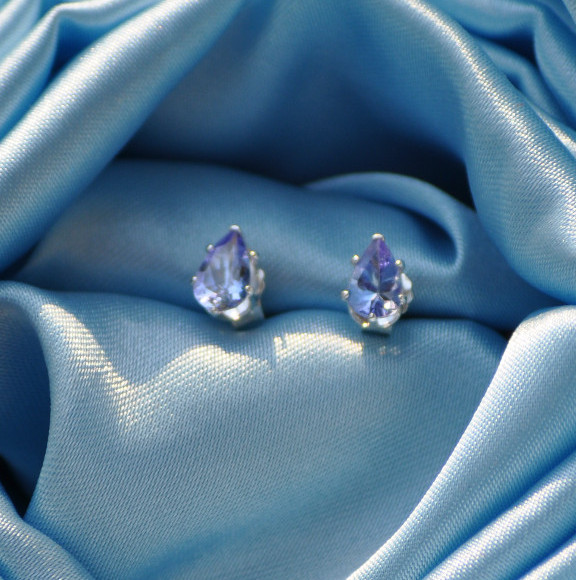 ONE PAIR 6mm x 4mm PEAR SHAPED TANZANITE .925 STERLING SILVER STUDS