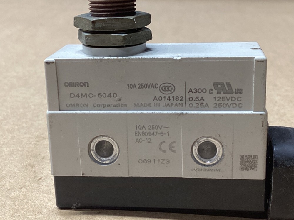 OMRON Limit Switch D4MC-5040 #120M30