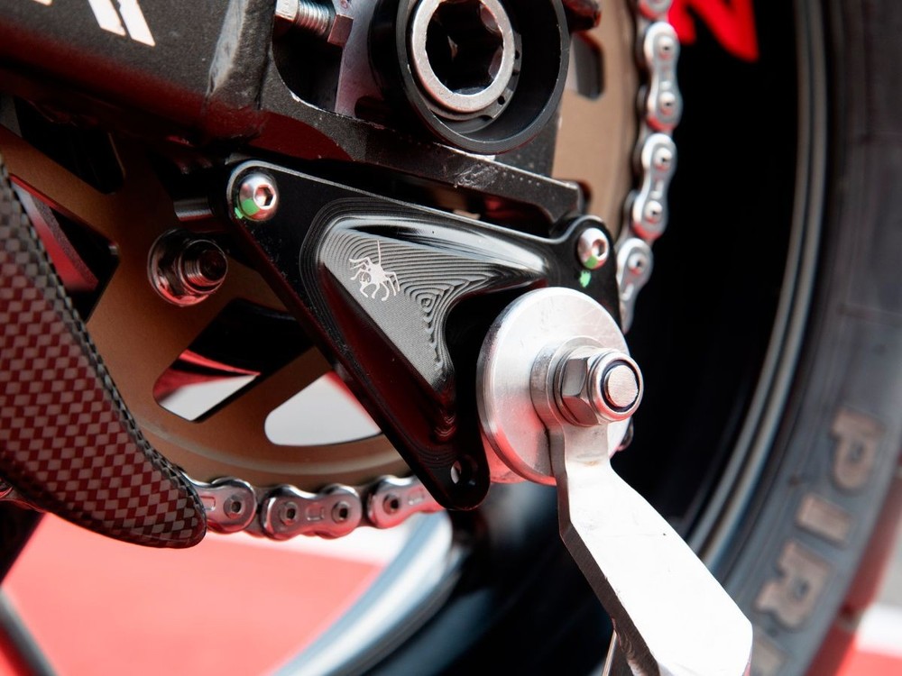 SPIDER FORK SWING ARM SPOOLS FOR YAMAHA R9 2025