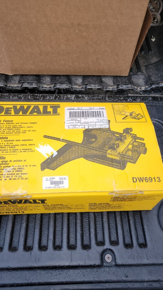 DeWALT Universal Edge Guide w/ Dust Collection DW6913 R113