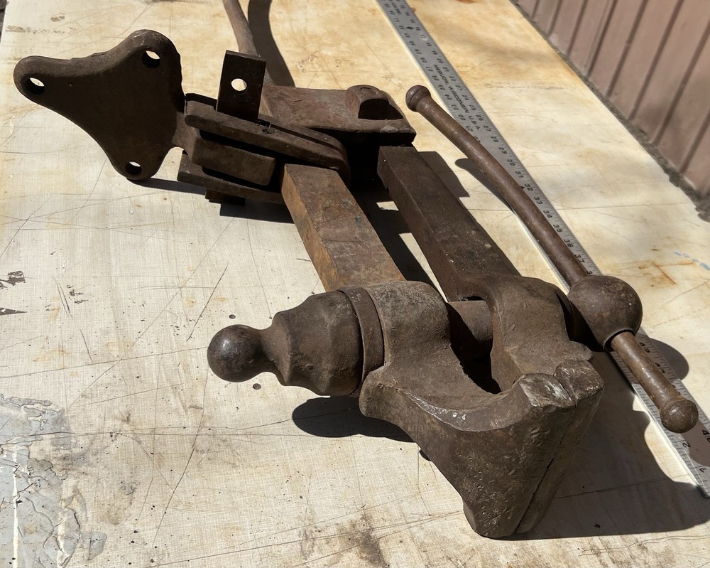 5 1/4 Blacksmith Vice Antique 57 Lbs Post Leg