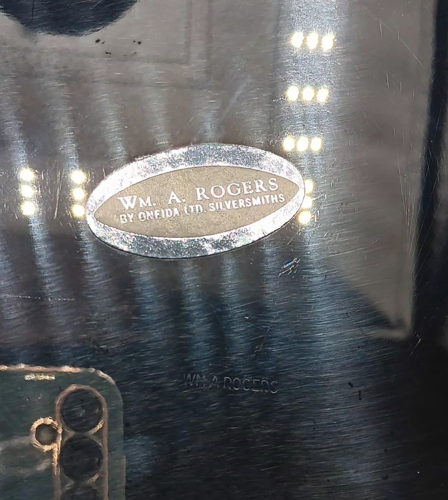 WM A ROGERS Footed Silverplated Candy Dish Scalloped Shell Serving Bowl