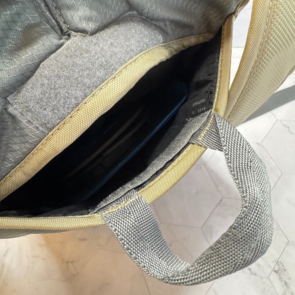 Camelback Snobowl Hydroback Hydration Hiking Backpack 32oz Bladder Tan in EUC