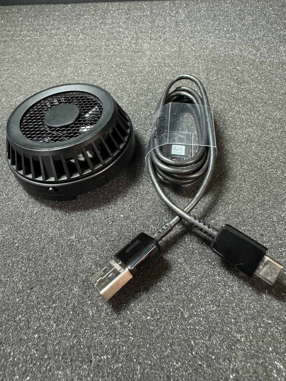 Razer Phone Cooler Chroma - Universal Clamp, Powered by Razer Chroma RGB_OpenBox