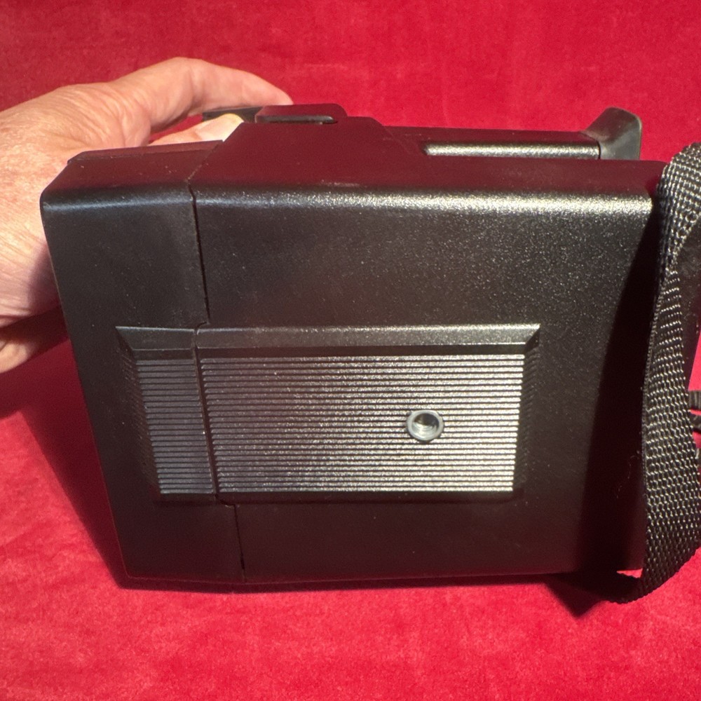 Polaroid SUN 660 Autofocus Instant Camera (L)