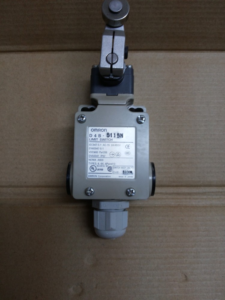 OMRON D4B-5115N Roller Lever Limit Switch