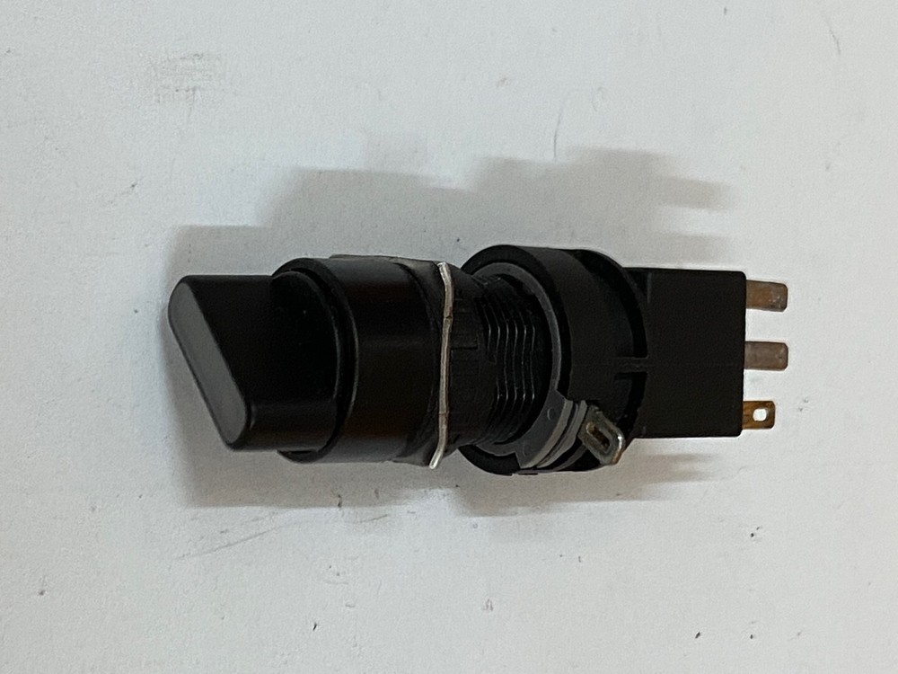 idec ASS0201 Key Selector Switch / HA-C10 Selector Switch