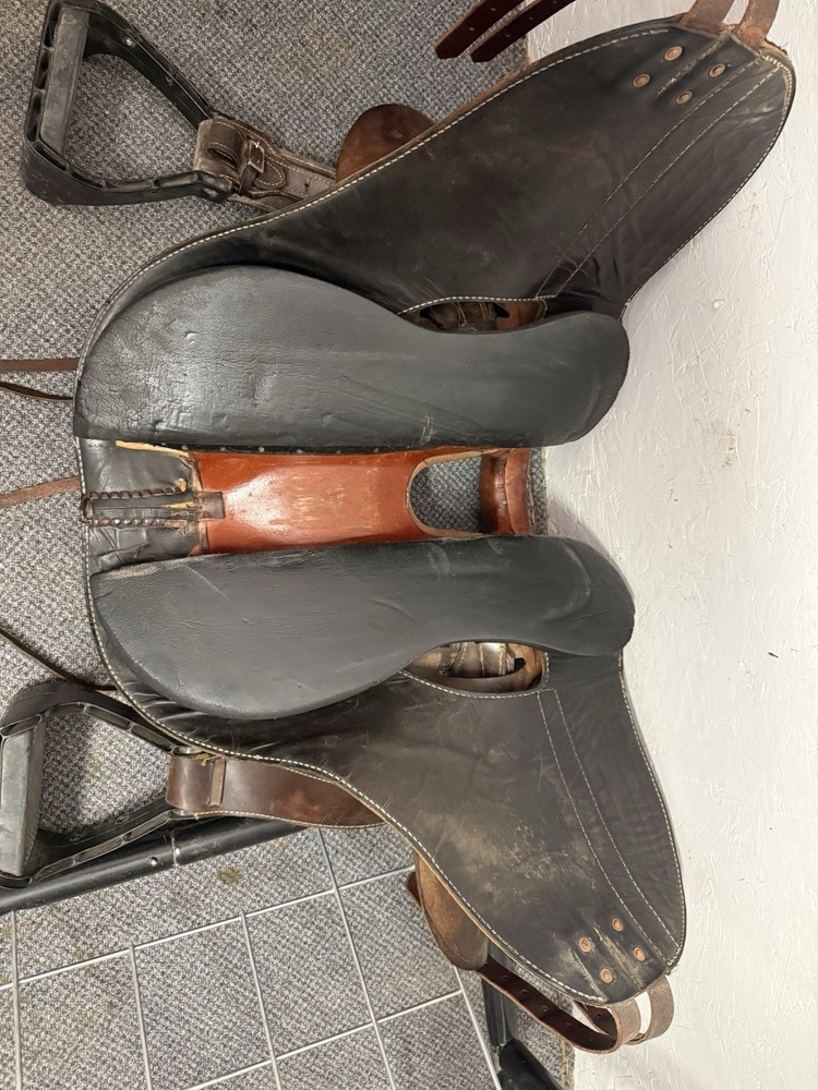 Specialized Saddles 15”.