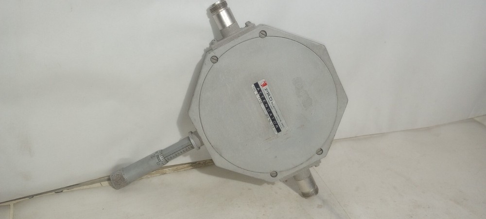 Nice Working PRD S-1110 Variable Attenuator 1.9 - 40 GHz 10 Watt max.