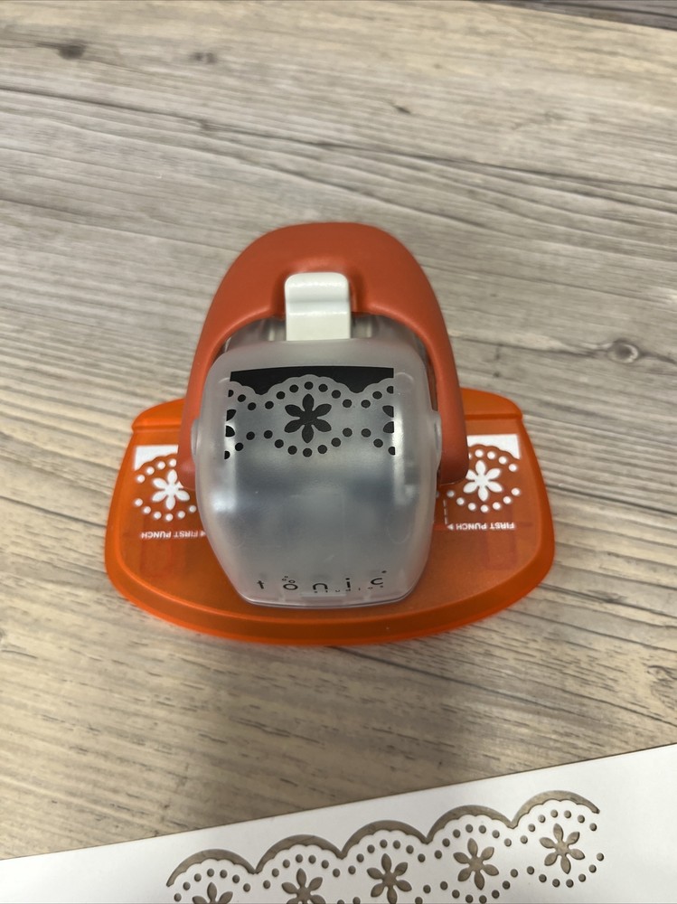 Tonic Studios Simplicity Pattern Paper Punch Daisy Strip Border Geared Punch