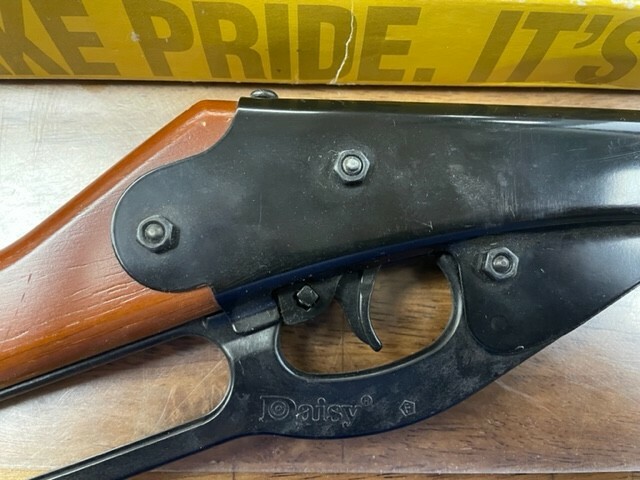 Daisy Buck Model 105 400 shot BB Repeater