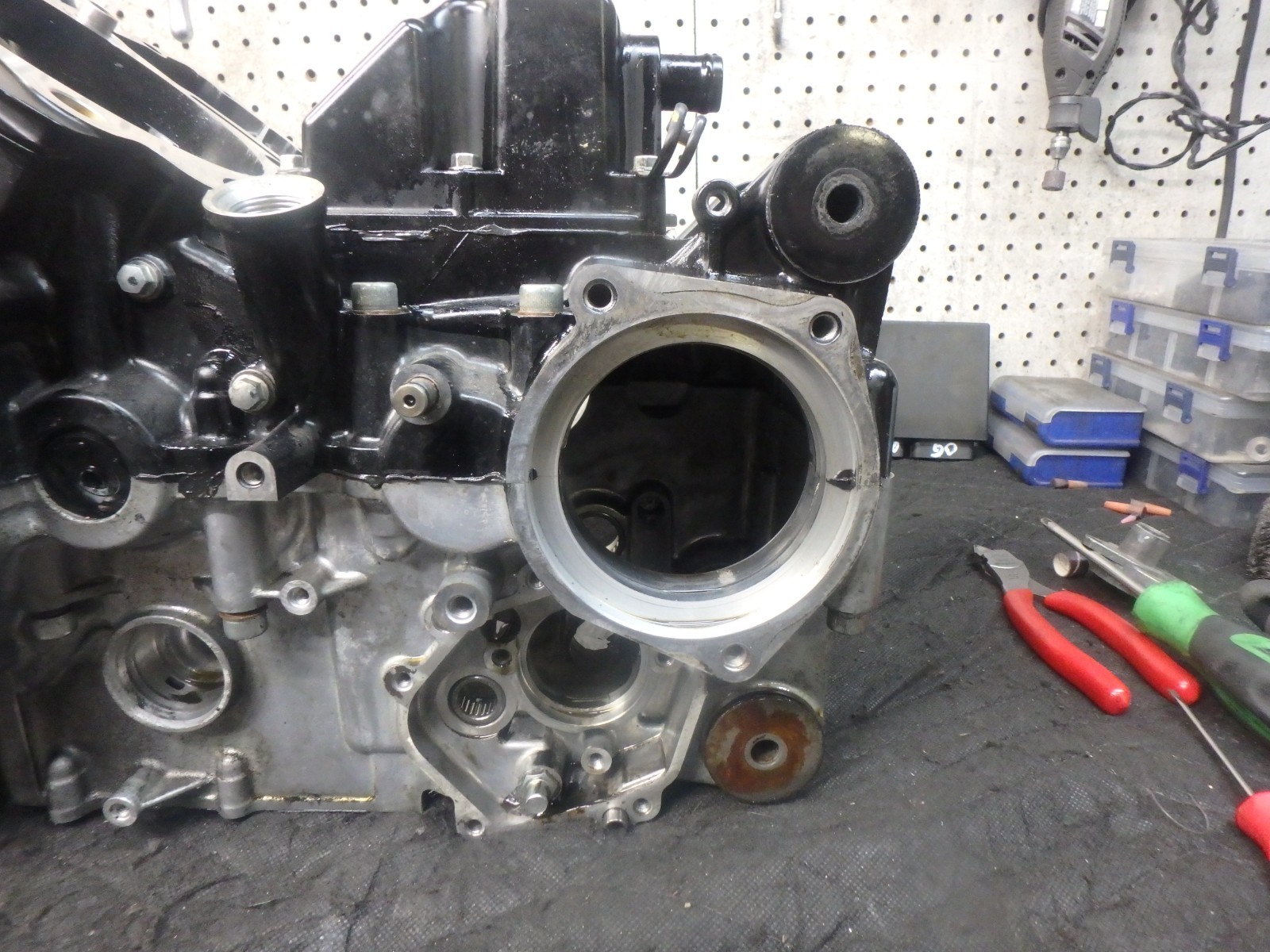 SUZUKI BOULEVARD M109R / VZR1800 06-25 ENGINE CASES P/N 11300-48881