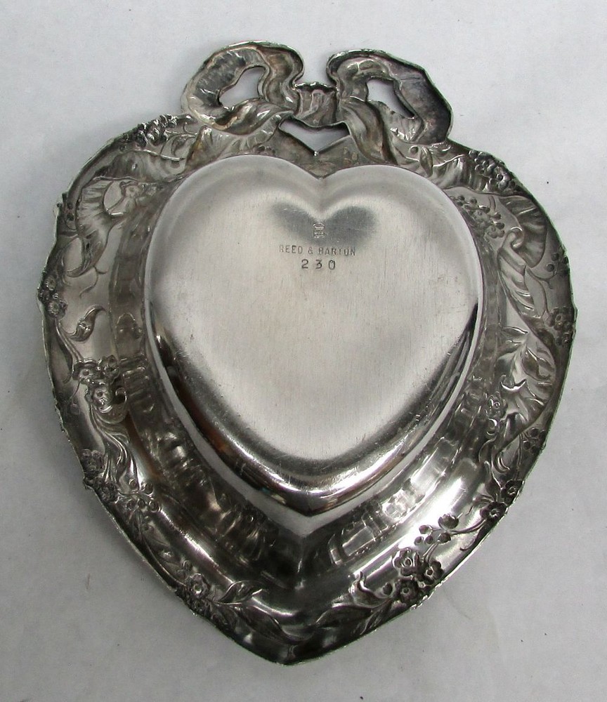 OUTSTANDING VINTAGE (1950) REED & BARTON HEART SHAPED CANDY DISH