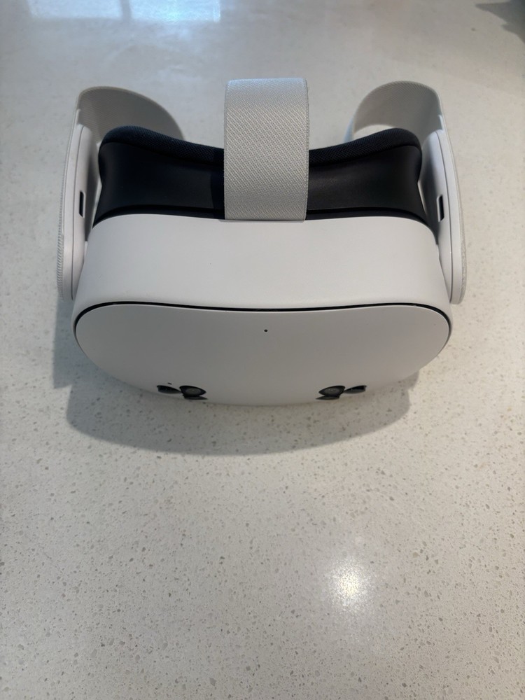 *Excellent* Meta Oculus Quest 3s 128GB HEADSET ONLY