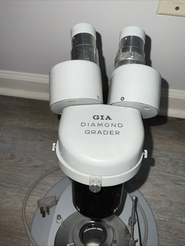 GIA GEMOLOGIST DIAMOND GRADER MICROSCOPE MODEL NO 660415