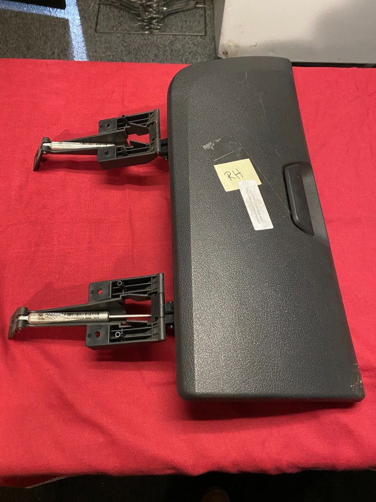 2014  FREIGHRTLINER CASCADIA UPPER CENTER CONSOLE PASSENGER RH DOOR WITH HINGE