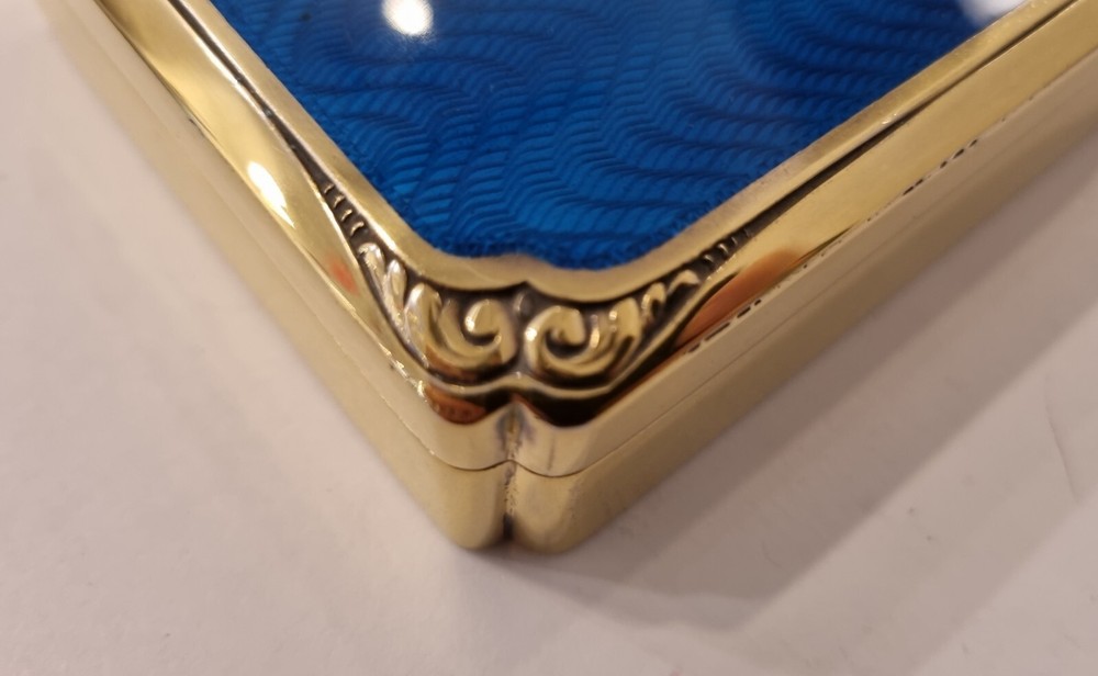 BEAUTIFUL SILVER ENAMEL BOX size 319