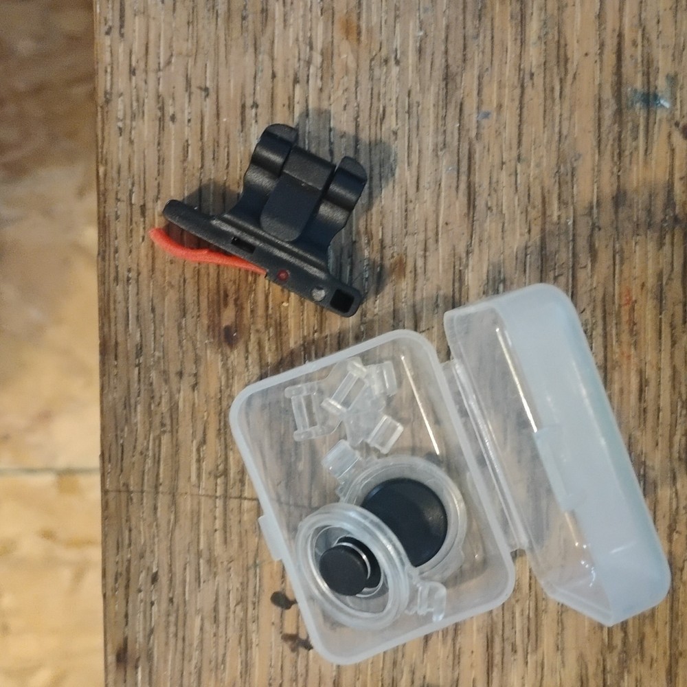 Archery Peep Sight Kit with Mounting Clips, Clear Inserts, Black Red Colors