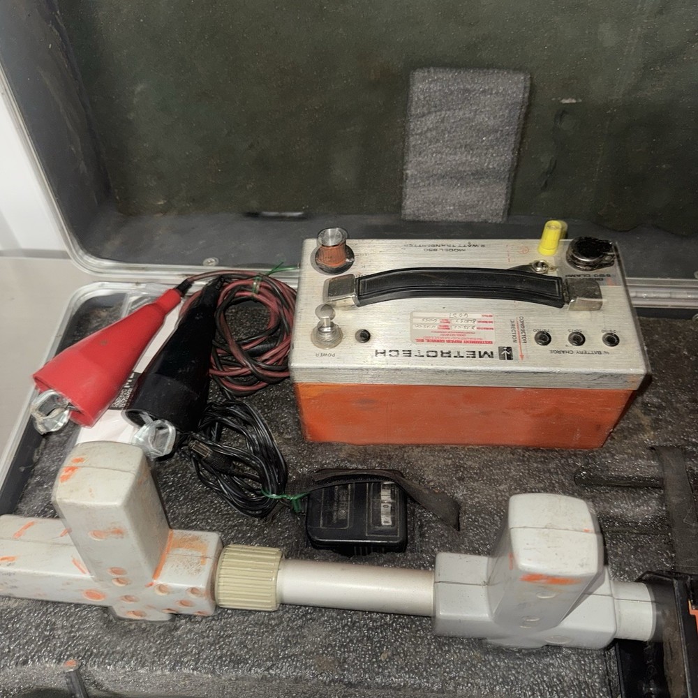 Metrotech 850 Cable and Pipe Locator