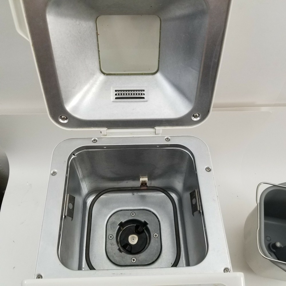 Breadman TR-440 Automatic Bread Maker 1.5 Lb Loaf Homemade Bread Machine