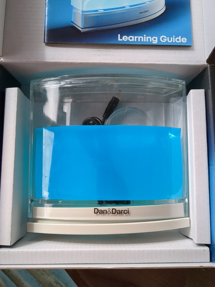 NEW. Light Up Ant Habitat + Ant Learning Guide STEM