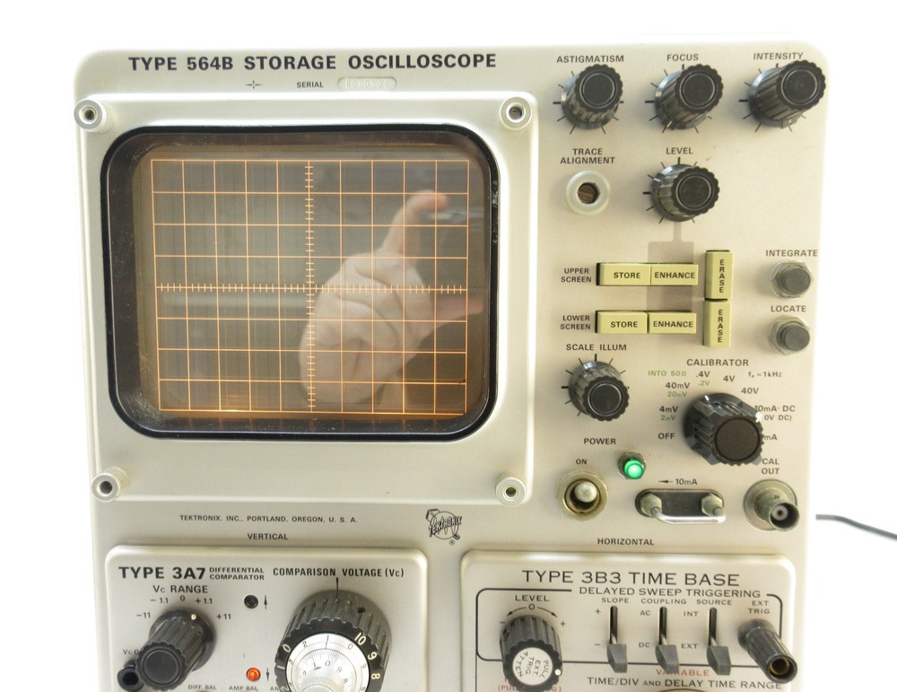 Tektronix 564B Analog Oscilloscope Mainframe with Type 3A7 & 3B3 Time Base