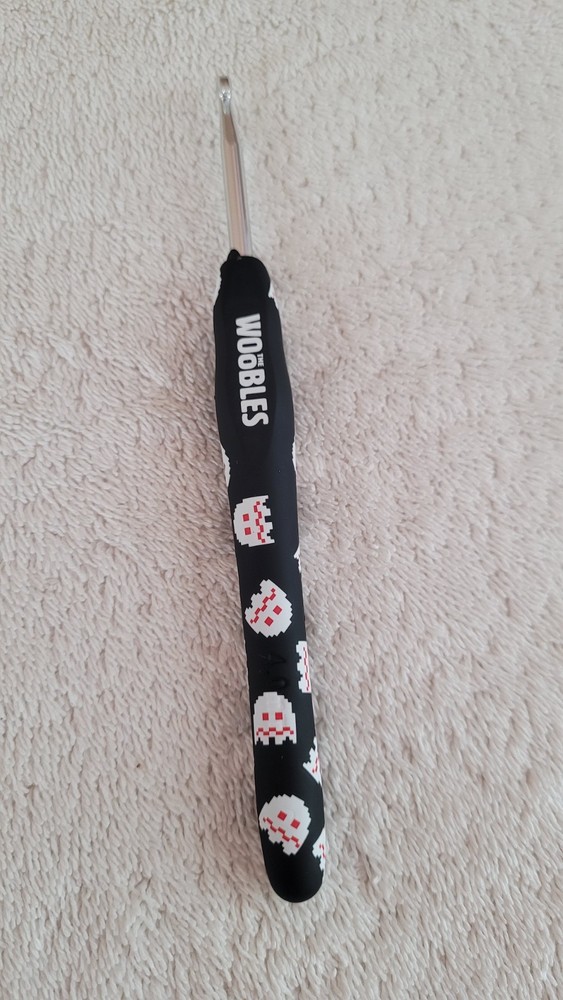 Preowned Pac-Man White Ghost Wooble Ergonomic Crochet Hook