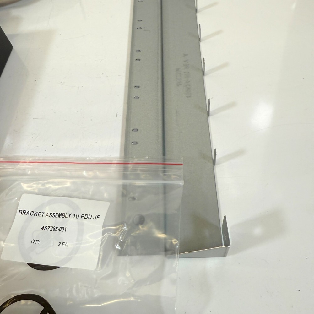 Hewlett Packard HP AF512A Modular PDU Rackmount Power Distribution Unit 3PH 24A