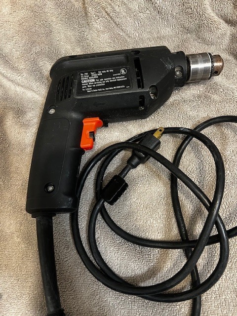 Black & Decker D2500 3/8" variable speed reversible drill